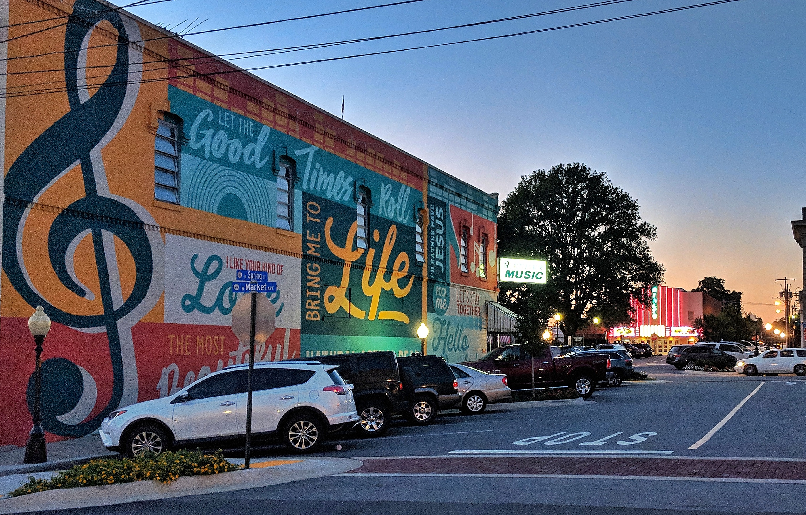 Searcy square and mural