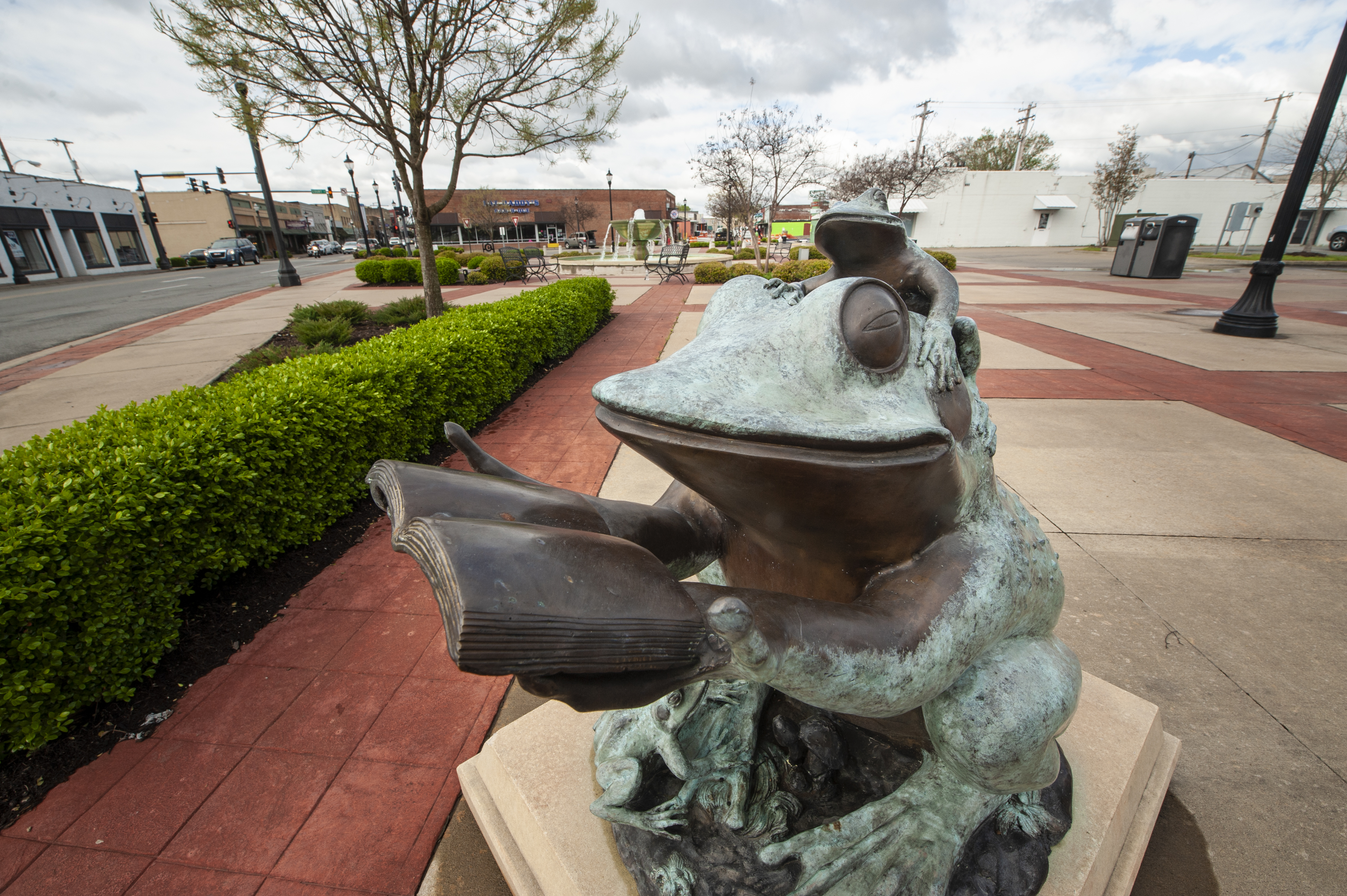 A statue of a toad in Conway, AR