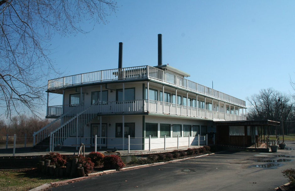 Dondie's White River Princess Restaurant