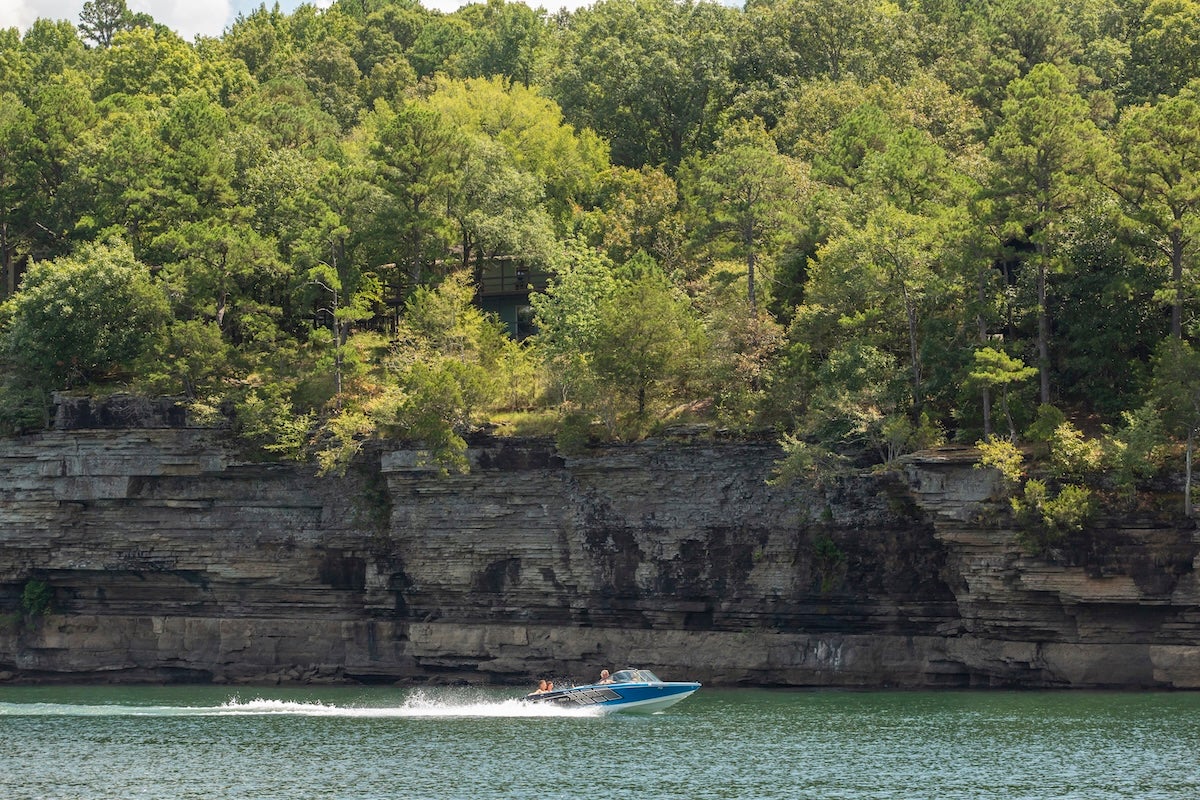 boating on Greers Ferry