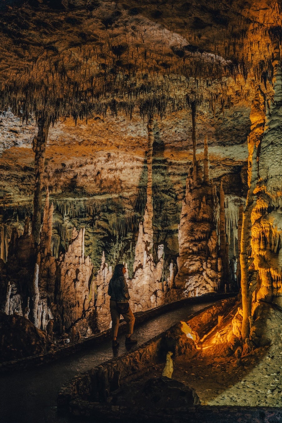 inside of Blanchard Springs Caverns