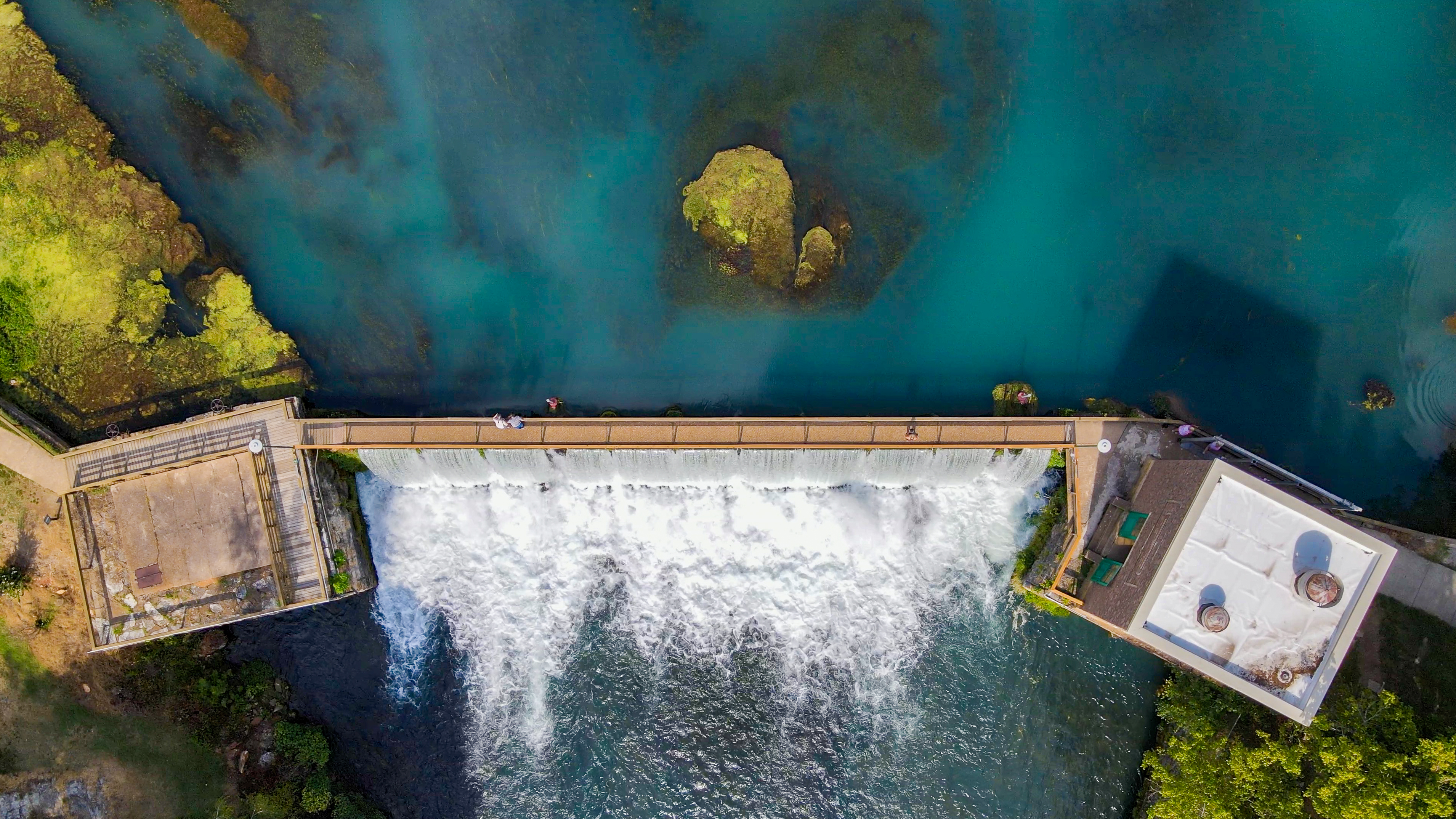 Birds-eye view of Mammoth Spring.