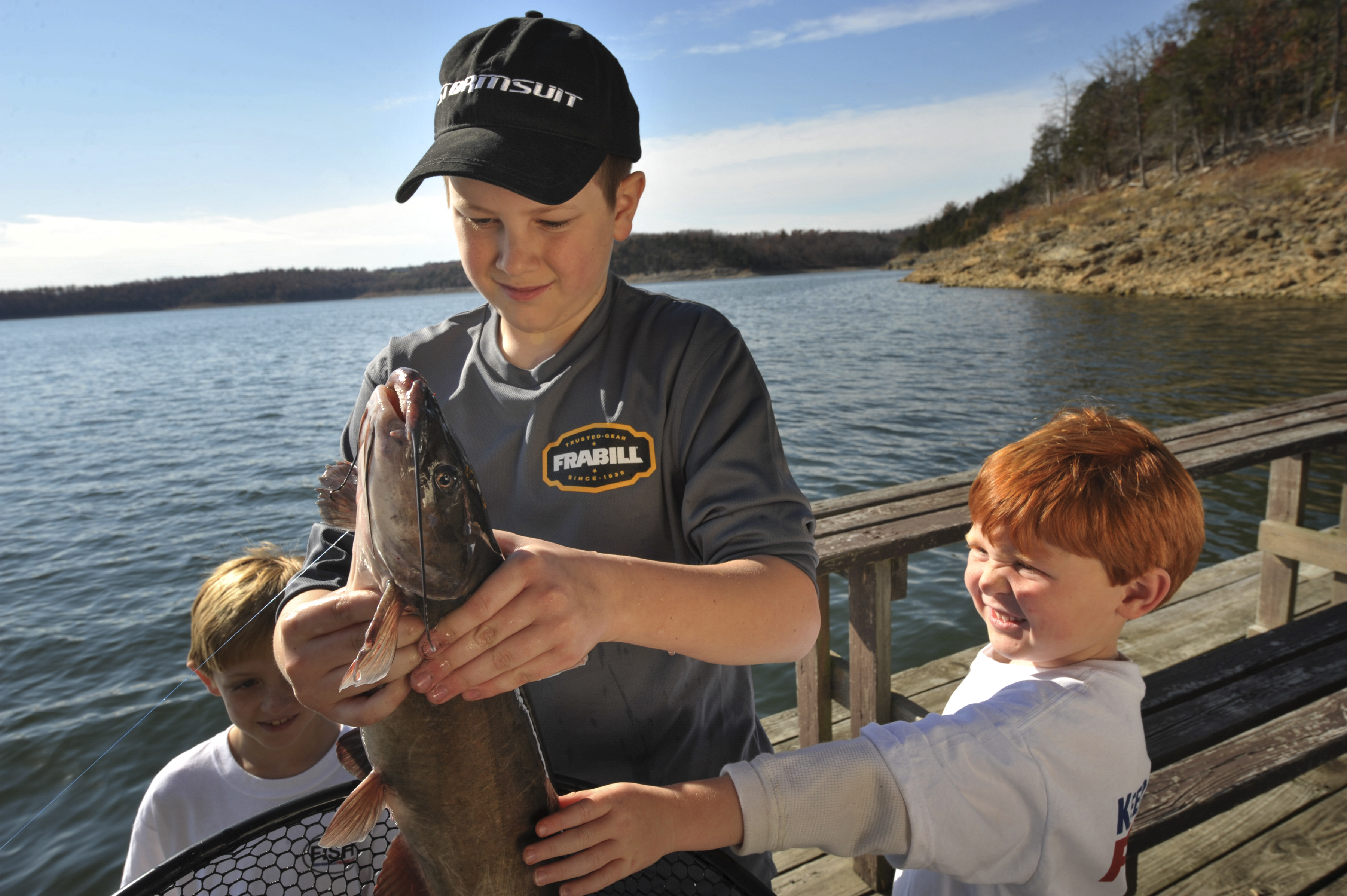 Kids fishing on Lake Norfork