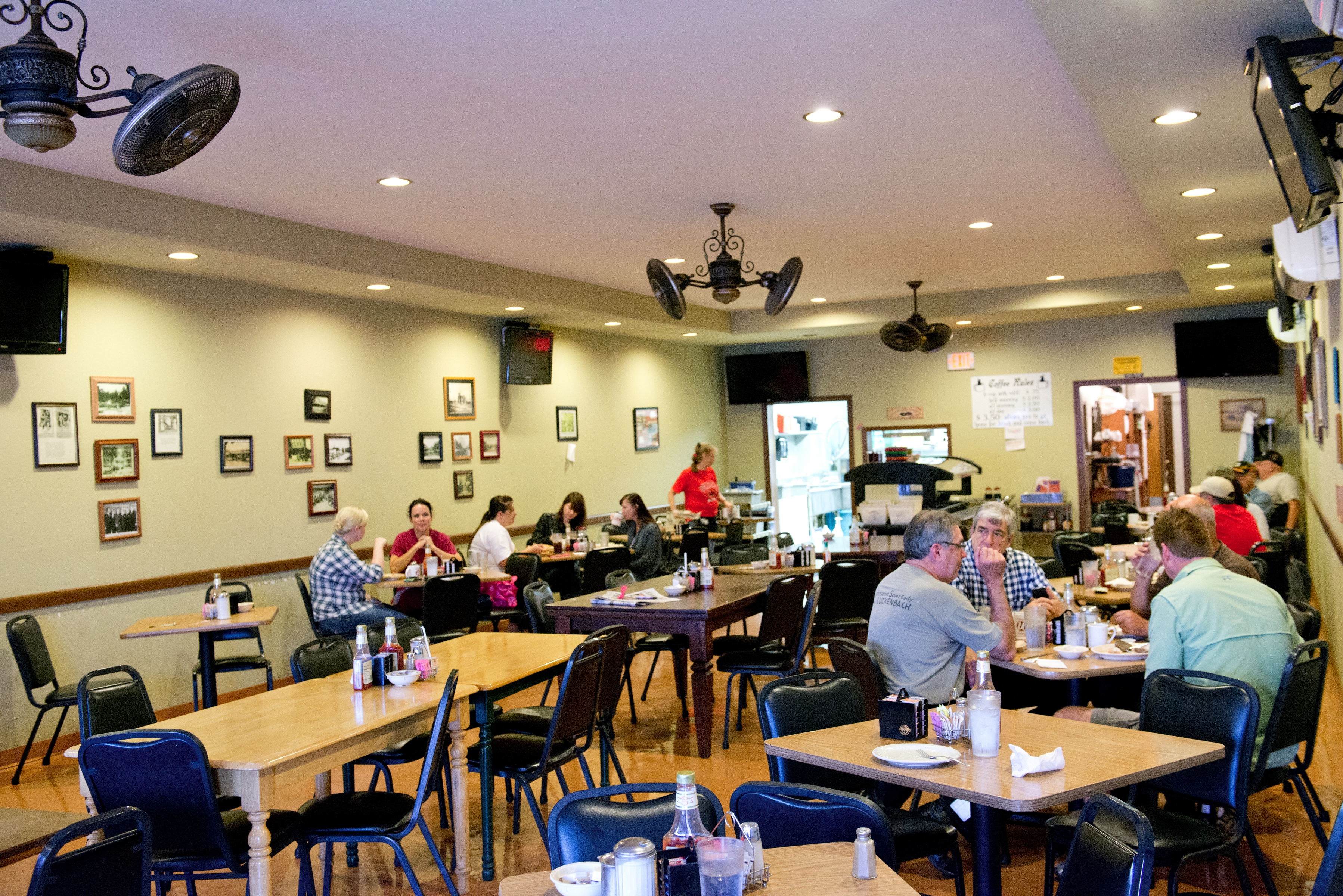 Skyline Cafe in Mena