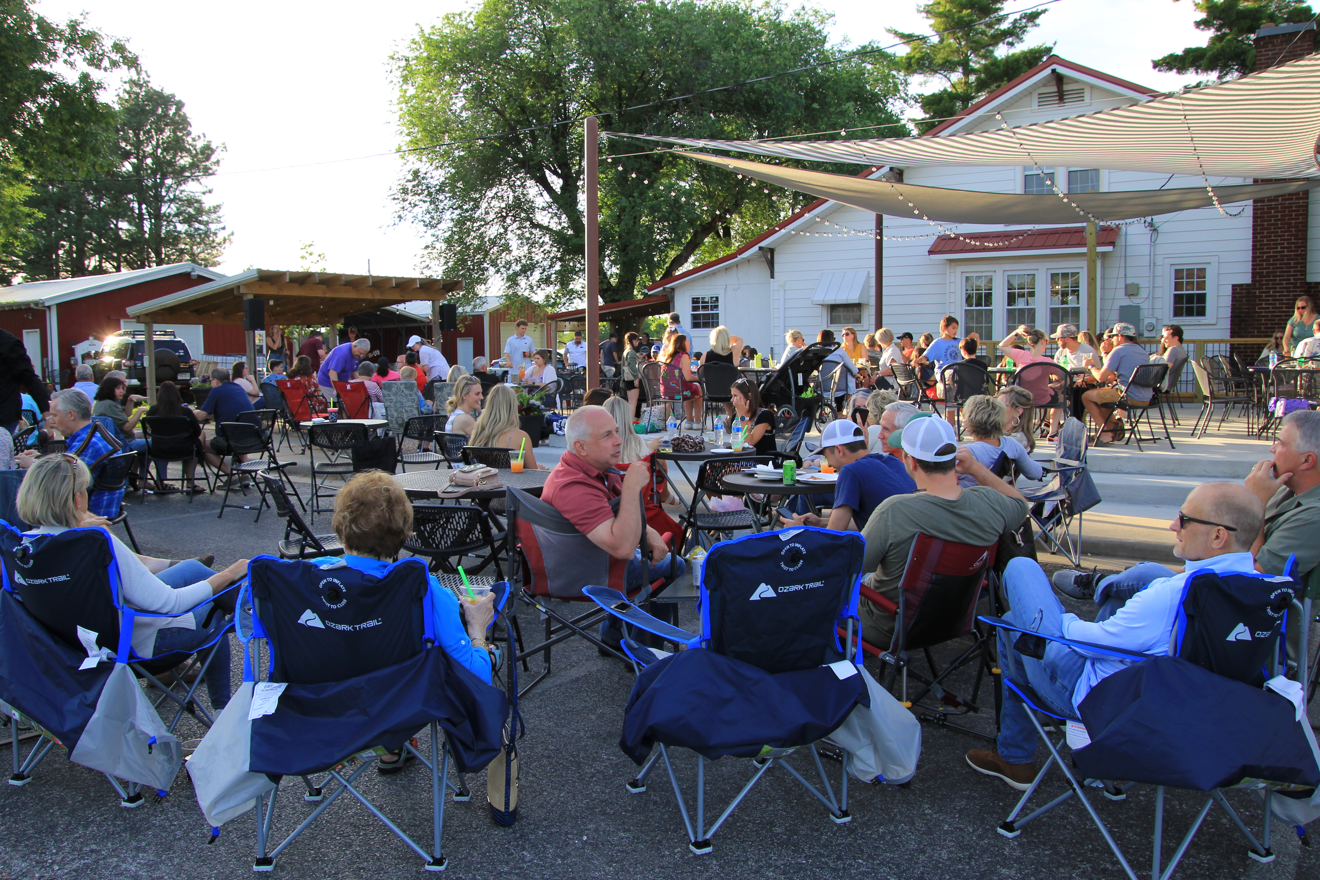 People listening to live music on the patio at Tontitown Winery