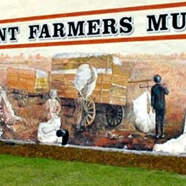 Mural on the side of the Southern Tenant Farmers Museum 