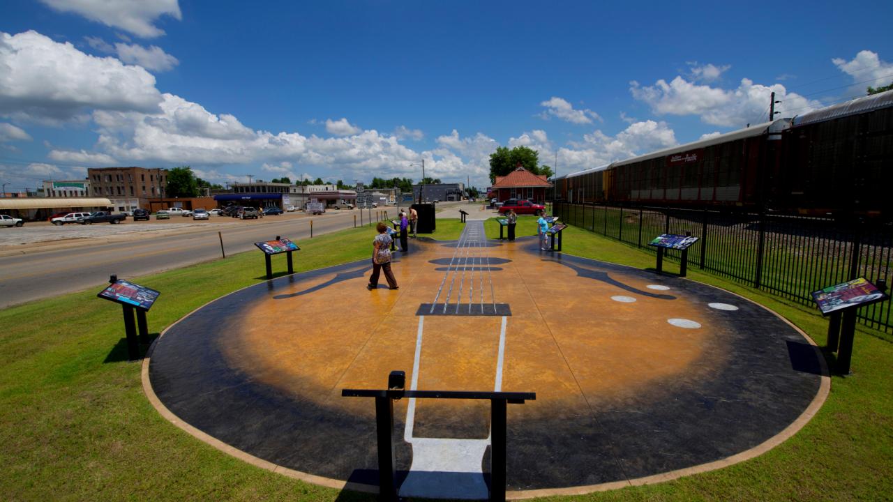 Walnut Ridge celebrates the musical history of the region at the Guitar Walk