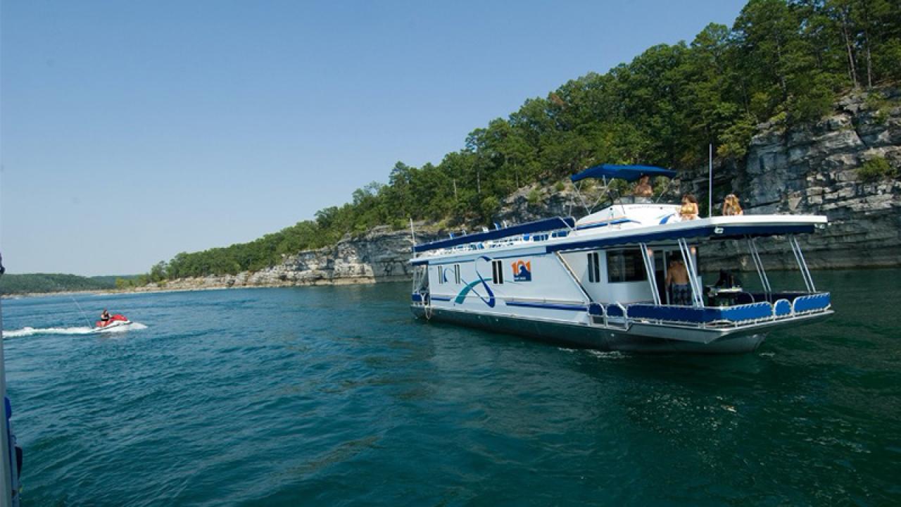 Boating on Norfork Lake