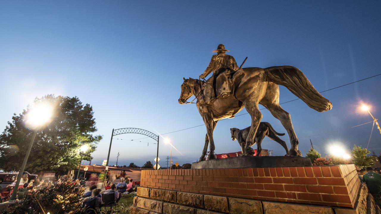 Bass Reeves Statue Arrives in Fort Smith