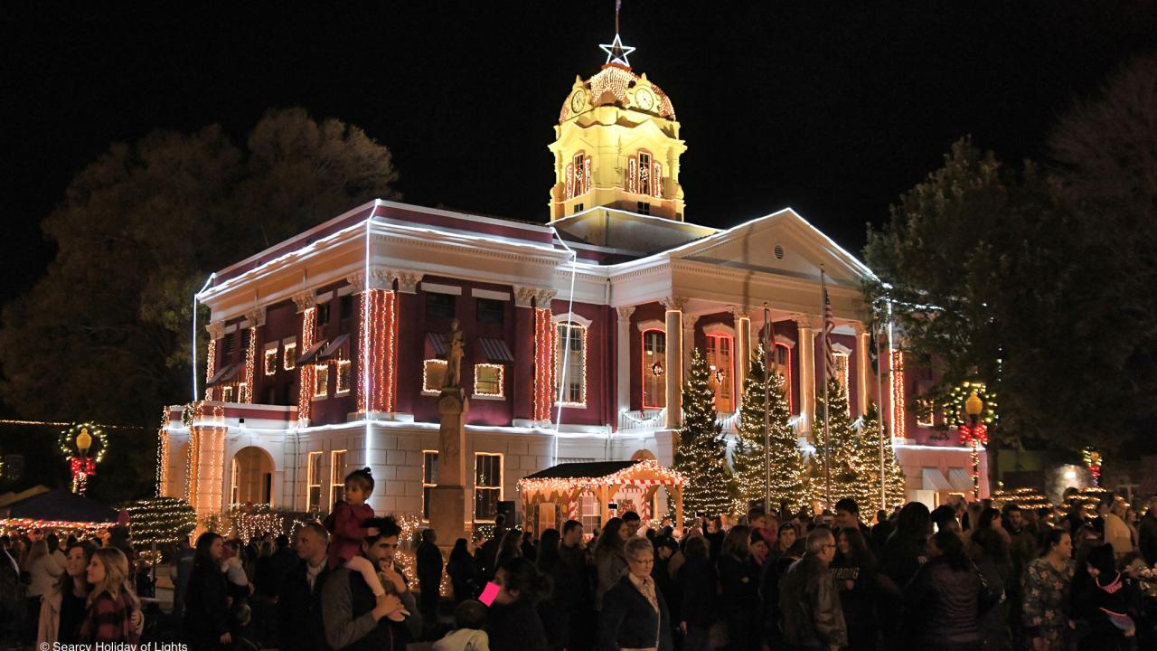 Searcy courthouse on the downtown square