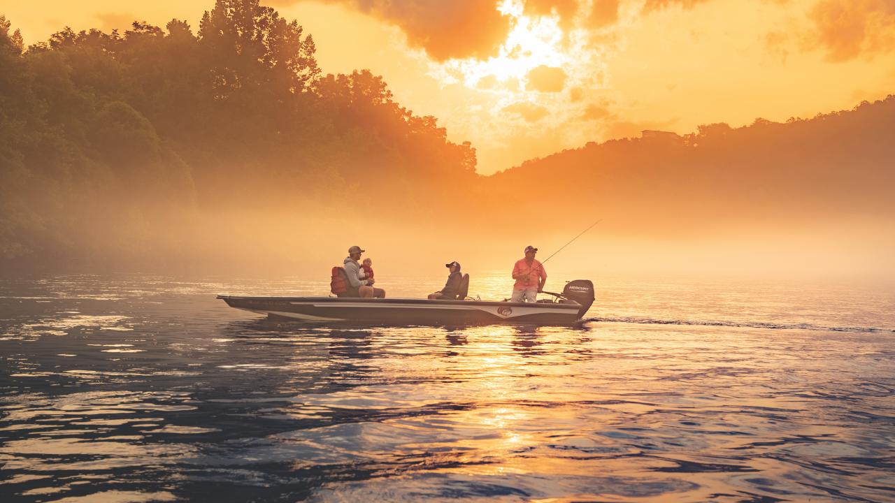 Boat fishing at sunset on Gaston's White River Resort 