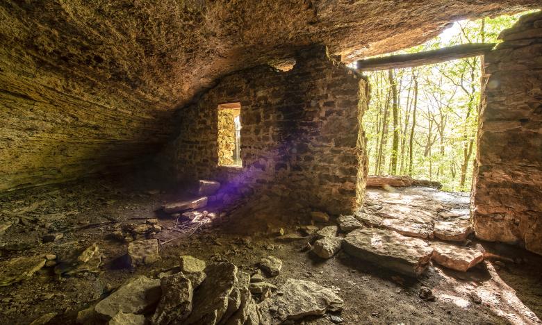 Moonshiners Cave at Devil's Den State Park