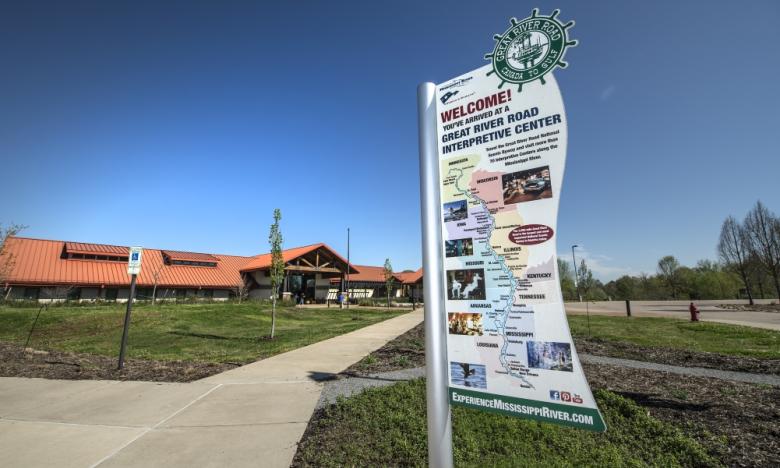 Sign advertising a Great River Road Interpretative Center.