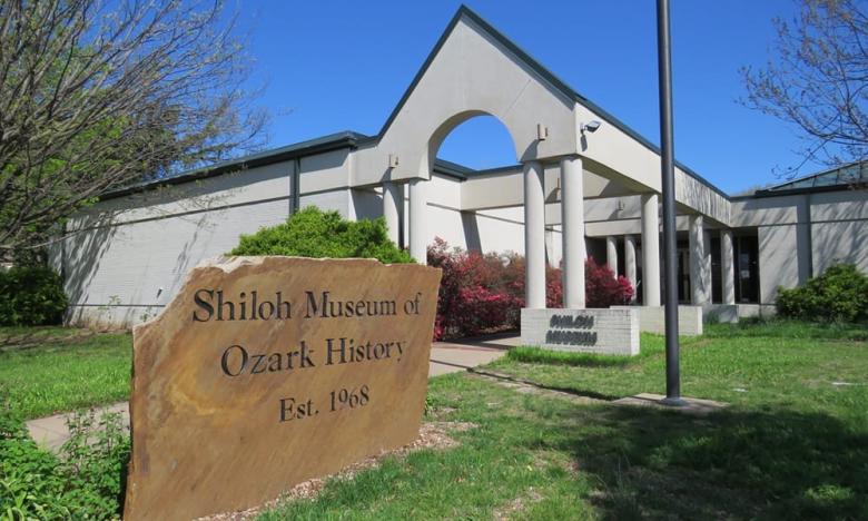 An outdoor picture of the front of the Shiloh Museum of Ozark History.