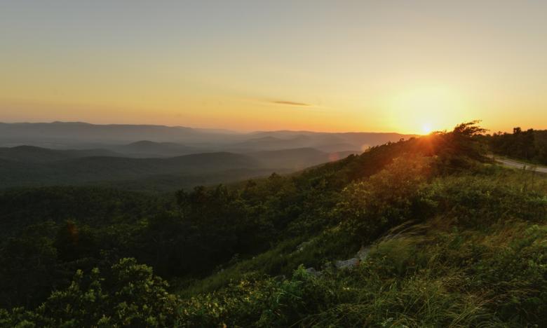 A sunrise over the mountains in Mena