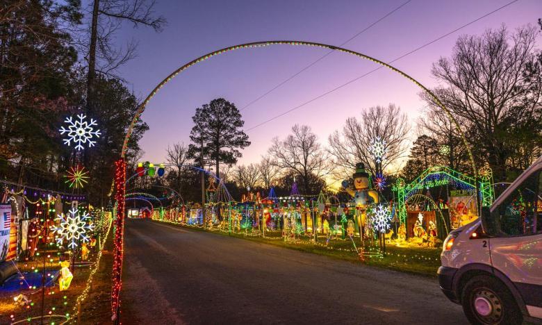 Arch at the entry of the Finneys Christmas Wonderland in Crossett