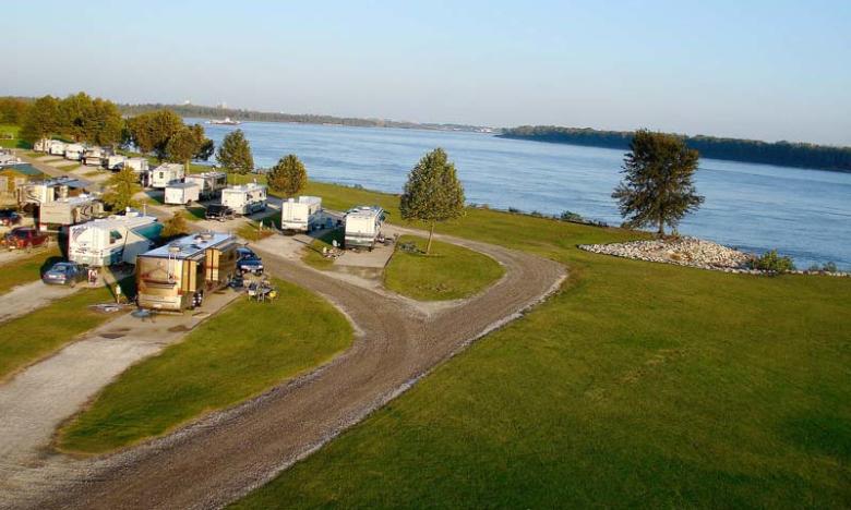 Tom Sawyer's Mississippi River RV Park is located right alongside the Mighty Mississippi