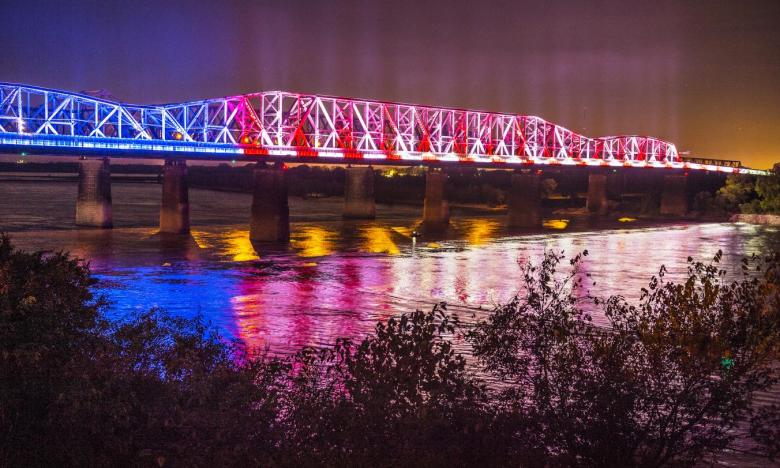 Big River Crosing is the longest public pedestrian bridge across the Mississippi River as well as the country’s longest active rail/bicycle/pedestrian bridge