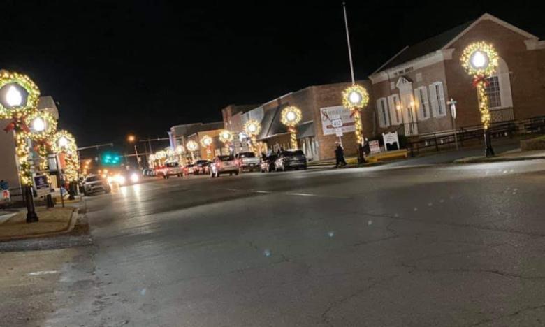 Walnut Ridge's Light Up Main