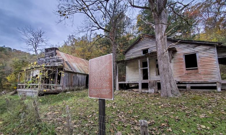 Buildings in the Rush Historic District