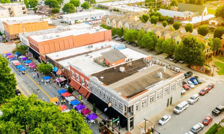 Outdoor dining in downtown.
