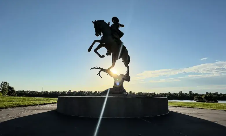 sunshine behind the horse statue