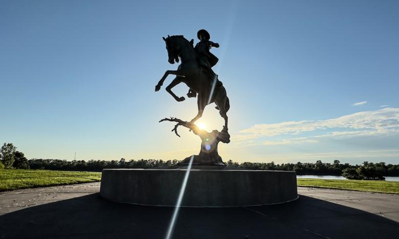 sunshine behind the horse statue