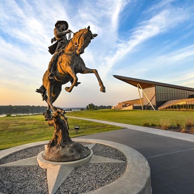 U.S. Marshals Museum Statue