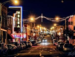 Batesville holiday lights on Main Street (photo by Kris Caraway)