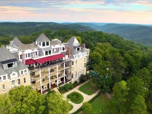 1886 Crescent Hotel & Spa