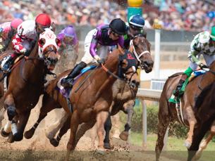 Live racing at Oaklawn 