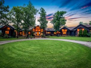 The White River Inn Exterior