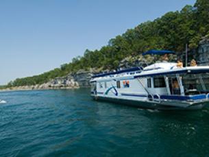 Boating on Norfork Lake