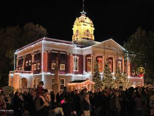 Searcy courthouse on the downtown square