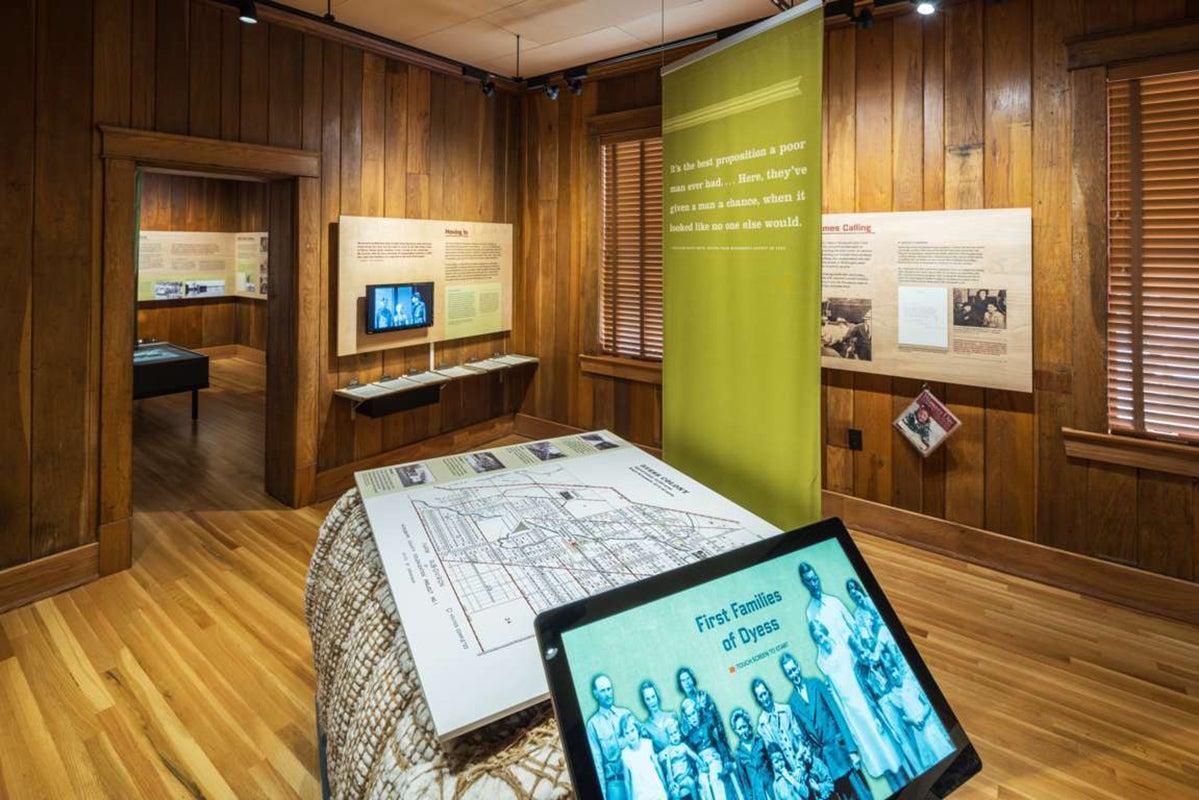 Interactive colonist kiosk in Administration Building