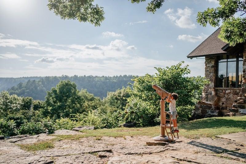 Child at the Mather Lodge lookout point