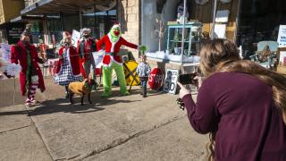 Dog holiday photo shoot in Batesville