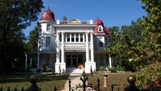 exterior of the haunted Allen House