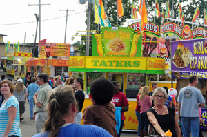 Arkansas_State_Fair_food_midway