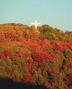 Eureka_Springs_Fall_Statue