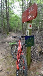 Well marked route on Fern Hollow Trail. Photo by Z. Clift.